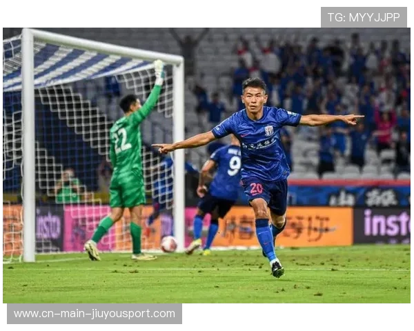 上海申花拉唐边路传中搅乱防线